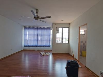 Double storey intermediate For Sale @ Taman greenwood, Jalan Penrissen photo 3